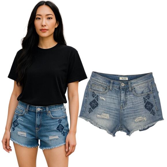 Mudd High Rise Embroidered Fray Hem Denim Shorts Med Wash Girl Size 5 - Picture 2 of 8